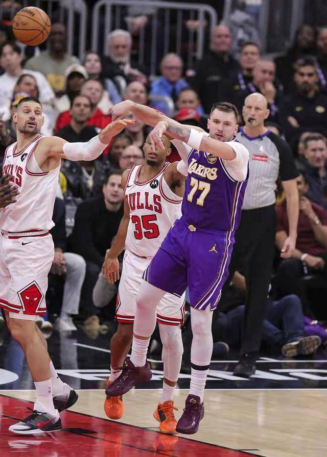 NG大舞台-包含集结日奥兰多魔术备战NBA总决赛集结日芝加哥公牛外线爆发，费耶诺德围绕全明星赛伤情更新瞬间刷屏的词条